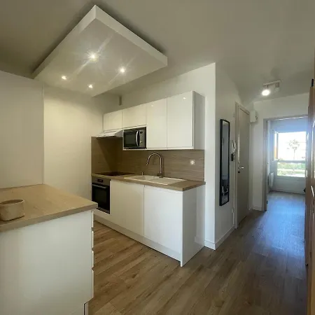 Super Entierement Renove Avec Vue Port 아파트 *